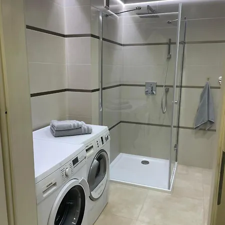 - W Domu - 130m2 Z Tarasem I Ogrodkiem ヴロツワフ